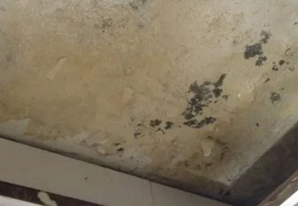 乌苏阳台漏水维修公司分享下乌苏卫生间渗水维修需要注意哪些问题。