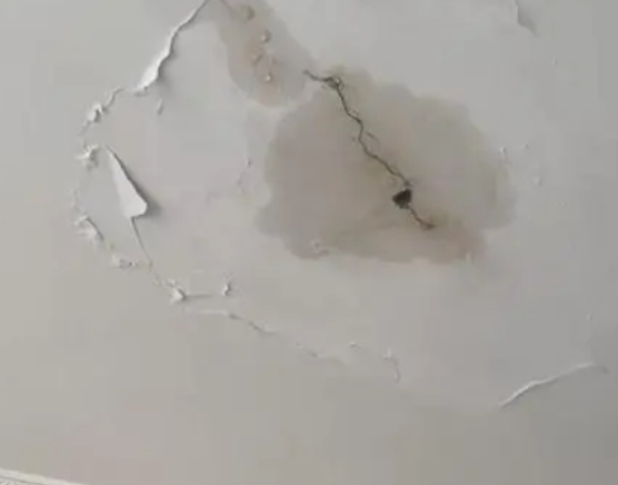 乌苏阳台漏水维修公司分享下屋面防水工程质量问题原因分析